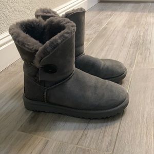 GUC Ugg bailey button boot